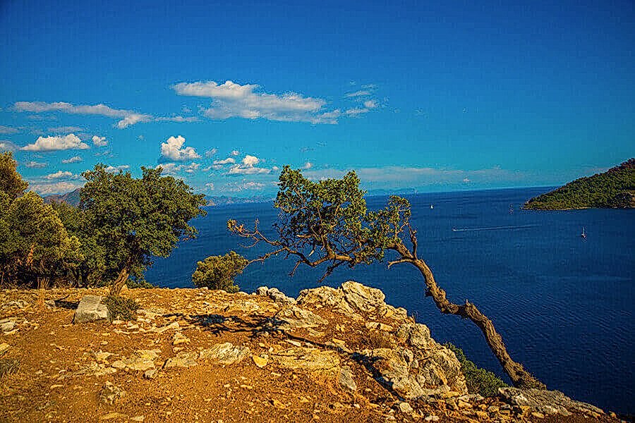 Amos Koyu ve Antik Kenti